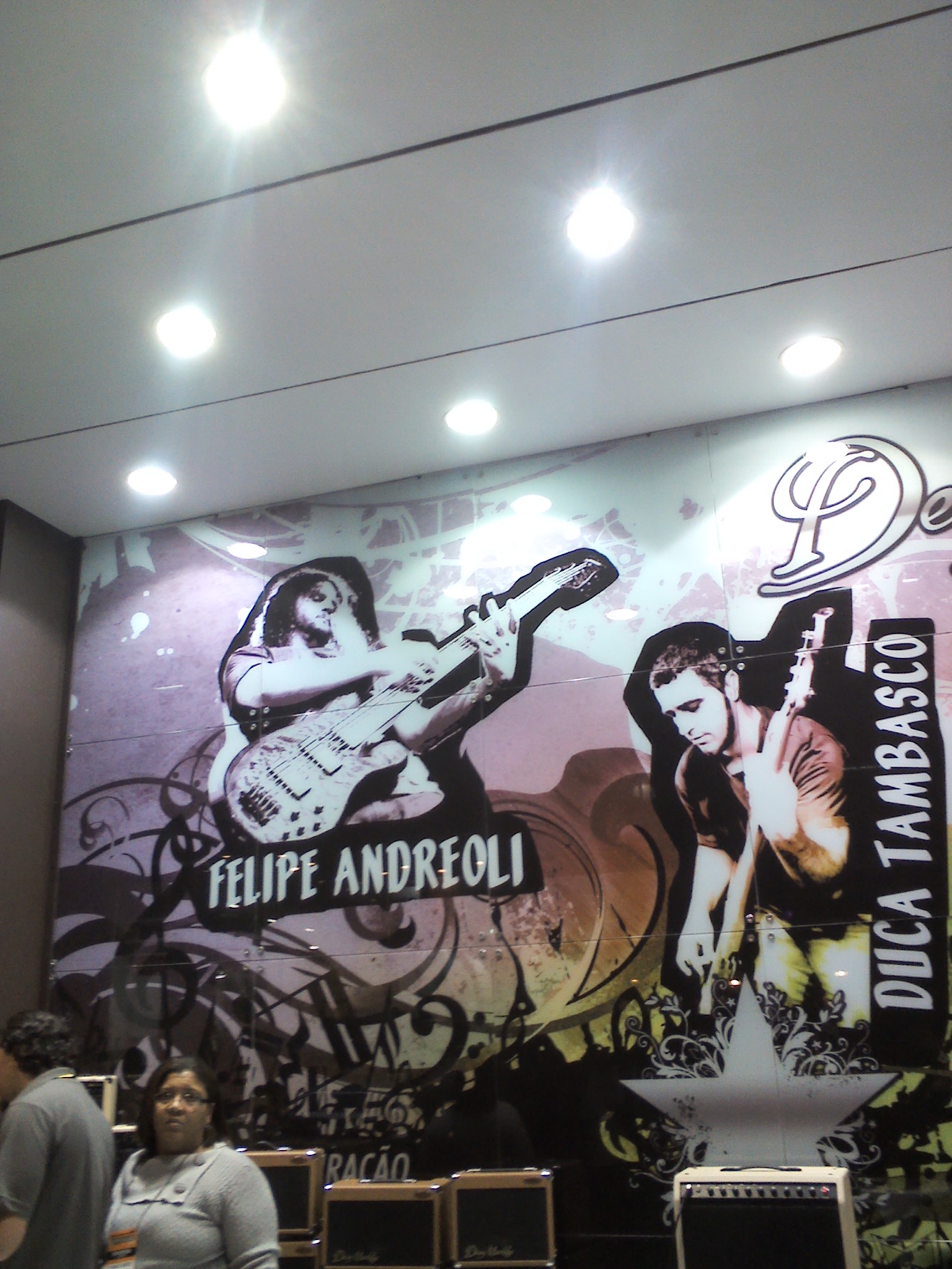 Felipe Andreoli só assim: pintado na parede!