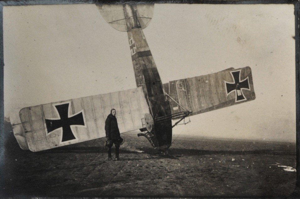 Avião da Primeira Grande Guerra Mundial e piloto.